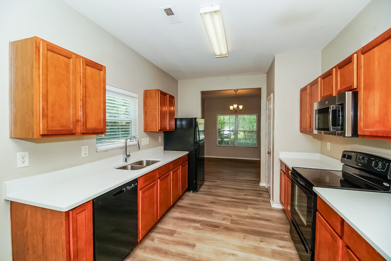 2,035/Mo, 4506 Carnfeld Ln Charlotte, NC 28215 Kitchen View