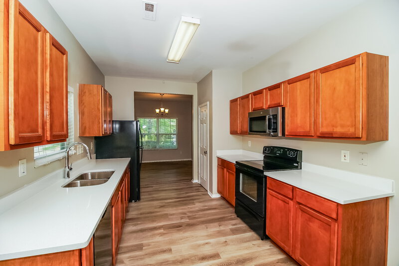 2,035/Mo, 4506 Carnfeld Ln Charlotte, NC 28215 Kitchen View 2