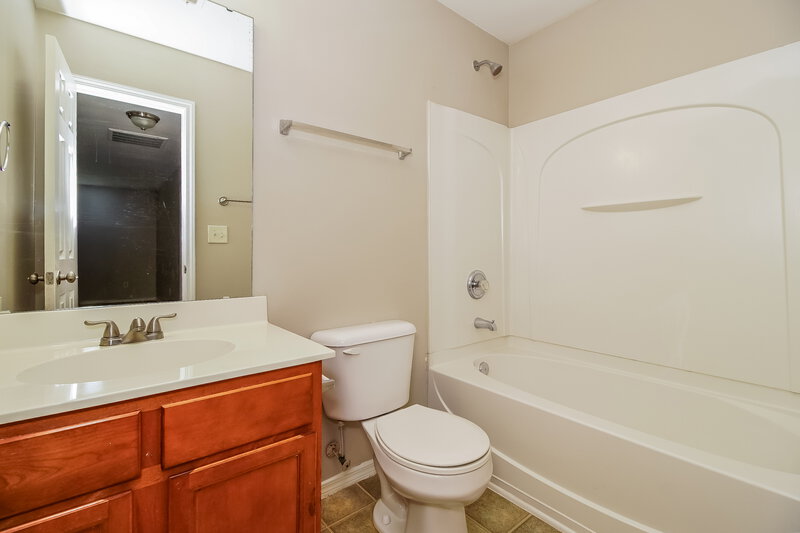 2,035/Mo, 4506 Carnfeld Ln Charlotte, NC 28215 Bathroom View