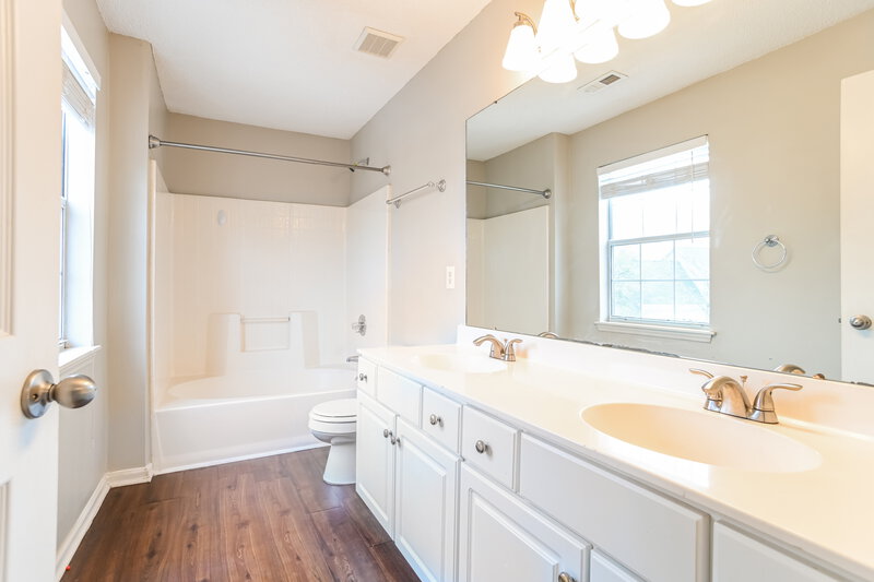 1,785/Mo, 9603 Mary Juan Ln Charlotte, NC 28213 Main Bathroom View