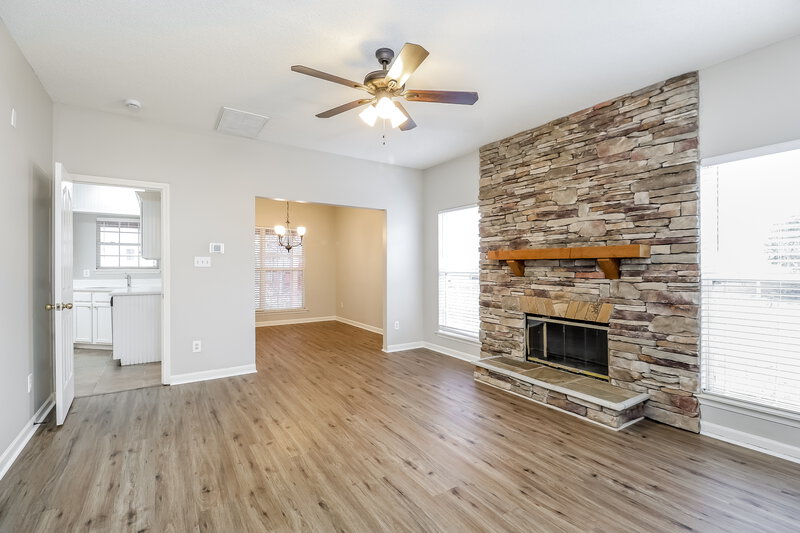 2,215/Mo, 13424 Michael Lynn Rd Charlotte, NC 28278 Living Room View 2