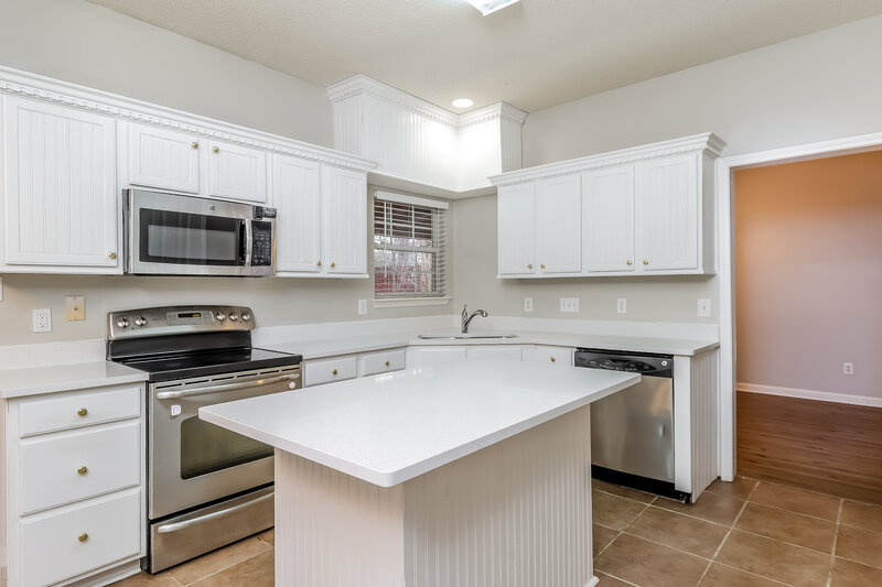 2,215/Mo, 13424 Michael Lynn Rd Charlotte, NC 28278 Kitchen View 2