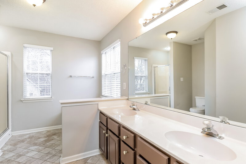 2,215/Mo, 13424 Michael Lynn Rd Charlotte, NC 28278 Main Bathroom View