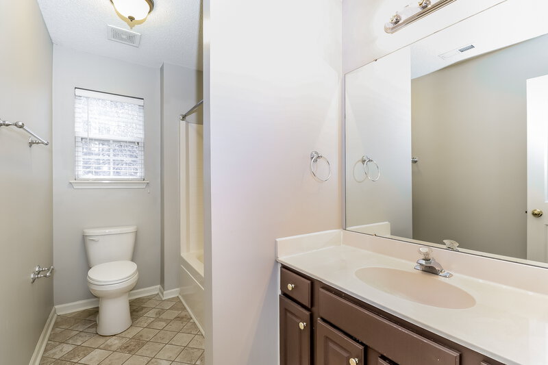 2,215/Mo, 13424 Michael Lynn Rd Charlotte, NC 28278 Bathroom View