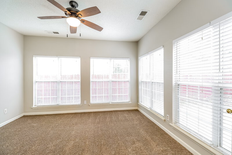 2,215/Mo, 13424 Michael Lynn Rd Charlotte, NC 28278 Screen Porch View