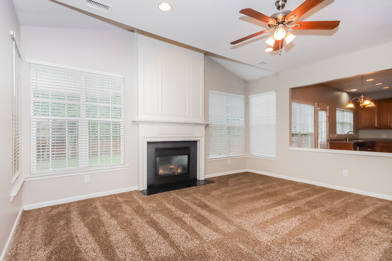 2,370/Mo, 10835 Fountaingrove Dr Charlotte, NC 28262 Living Room View 2