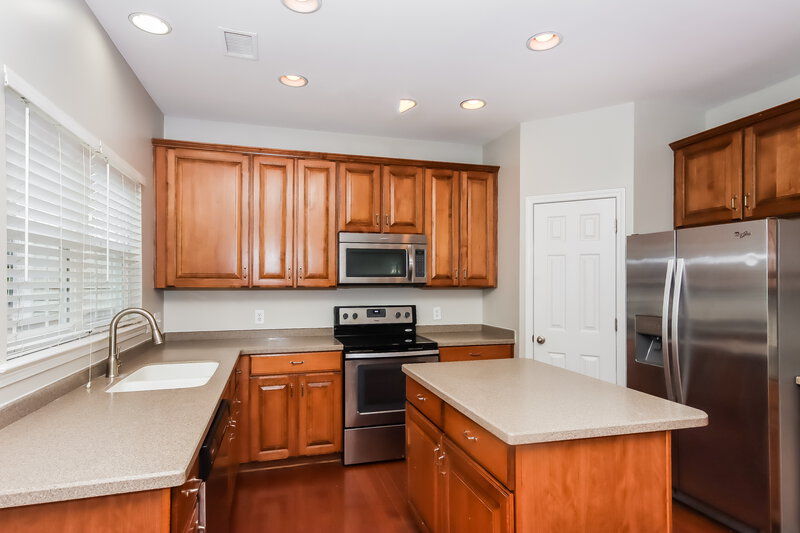 2,370/Mo, 10835 Fountaingrove Dr Charlotte, NC 28262 Kitchen View 2