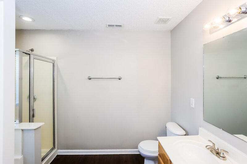 2,290/Mo, 15378 Michael Andrew Rd Huntersville, NC 28078 Main Bathroom View