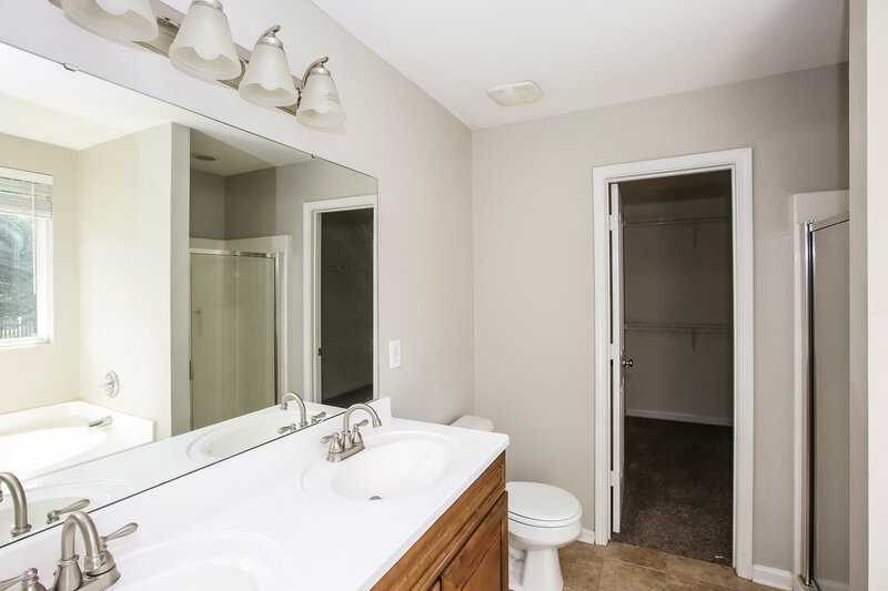1,990/Mo, 513 Lindsborg Trl Monroe, NC 28110 Bathroom View