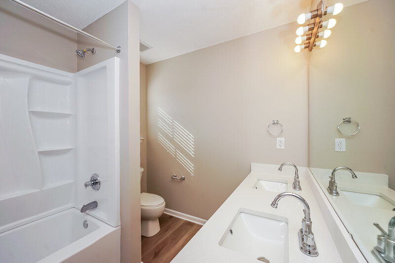 2,105/Mo, 4239 Red Shed Ln Charlotte, NC 28269 Bathroom View