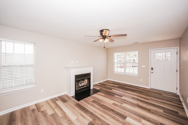 1,875/Mo, 5412 Henderson Oaks Dr Charlotte, NC 28269 Living Room View