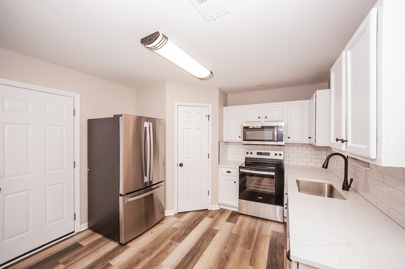 1,875/Mo, 5412 Henderson Oaks Dr Charlotte, NC 28269 Kitchen View