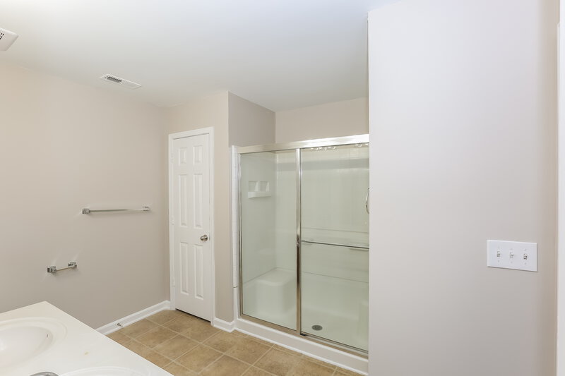 2,100/Mo, 9222 Cotton Gum Rd Charlotte, NC 28227 Main Bathroom View