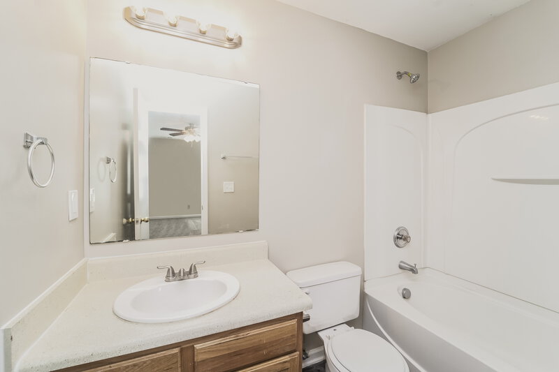 1,700/Mo, 1132 Ballina Way Charlotte, NC 28214 Main Bathroom View