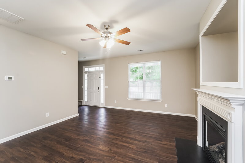 1,895/Mo, 4804 Canipe Dr Charlotte, NC 28269 Living Room View 2