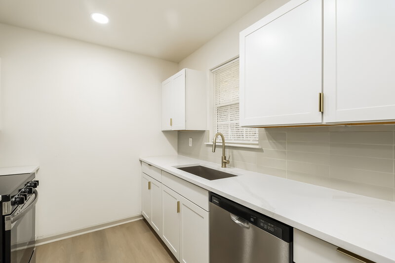 1,795/Mo, 1504 Bear Brook Dr Charlotte, NC 28214 Kitchen View