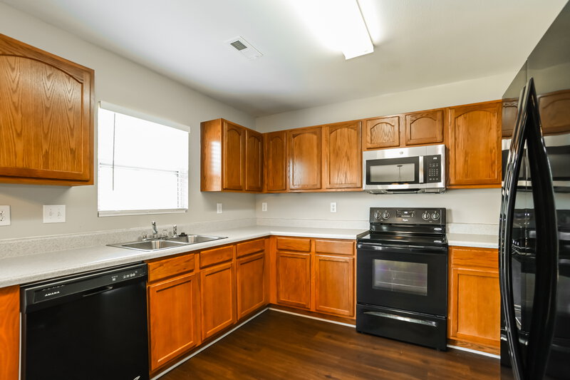 2,215/Mo, 12034 Red Leaf Dr Charlotte, NC 28215 Kitchen View 2