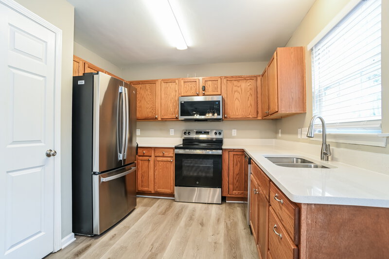 2,060/Mo, 12817 Lismorre Castle Ct Charlotte, NC 28273 Kitchen View 2