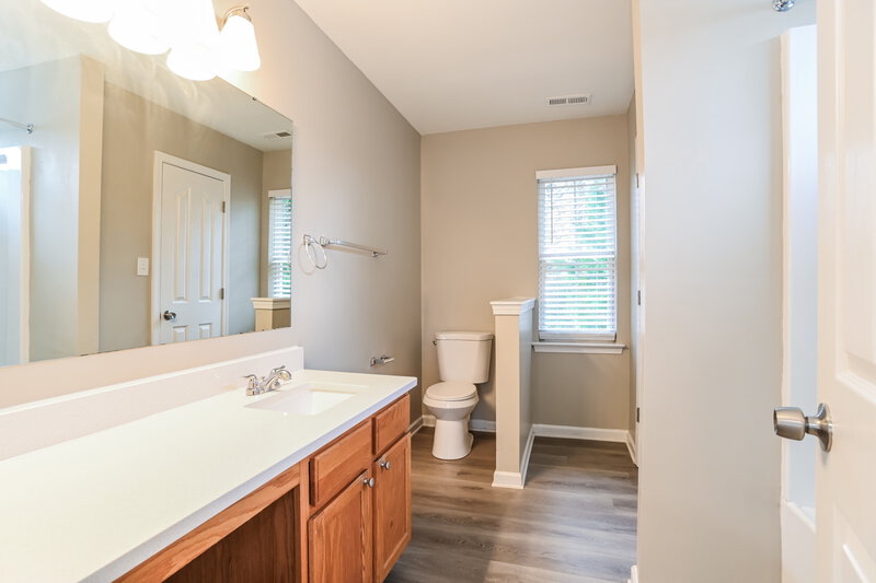 2,060/Mo, 12817 Lismorre Castle Ct Charlotte, NC 28273 Main Bathroom View