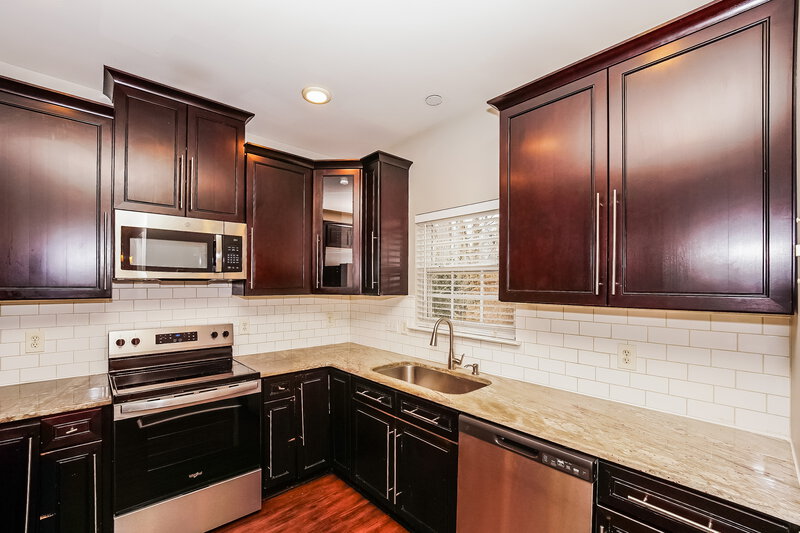 1,990/Mo, 3319 Passour Ridge Ln Charlotte, NC 28269 Kitchen View