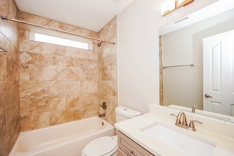 1,990/Mo, 3319 Passour Ridge Ln Charlotte, NC 28269 Bathroom View