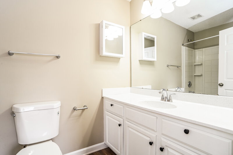1,630/Mo, 300 Glencroft Dr Wingate, NC 28174 Main Bathroom View