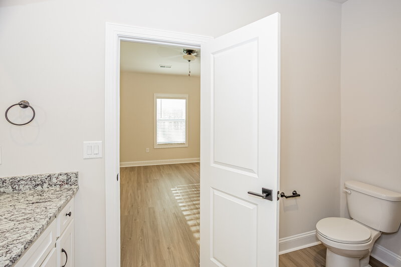 1,705/Mo, 217 Colonial Reserve Ave Troutman, NC 28166 Main Bathroom View