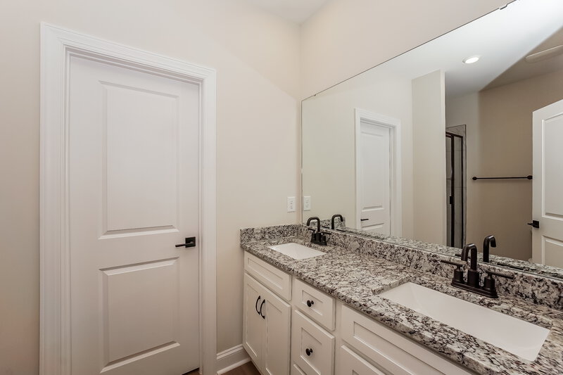 1,705/Mo, 146 Adams Tree Way Troutman, NC 28166 Main Bathroom View