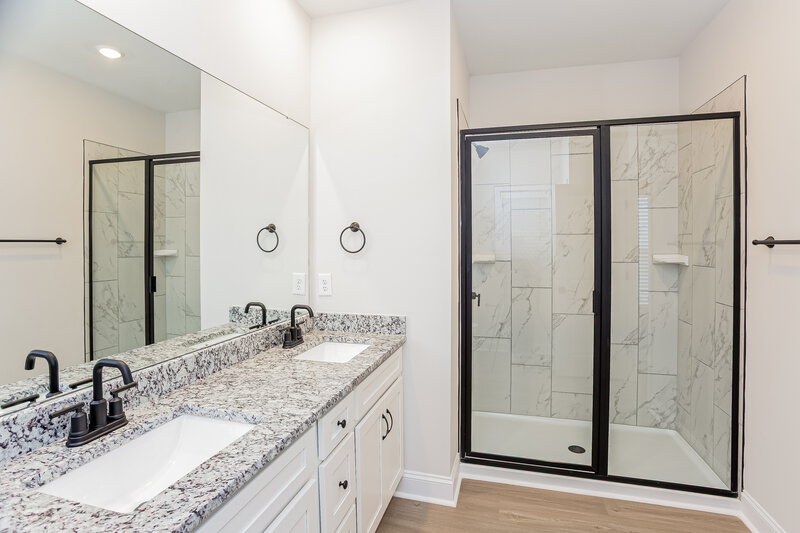 1,805/Mo, 136 Adams Tree Way Troutman, NC 28166 Main Bathroom View