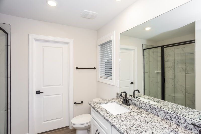 1,860/Mo, 170 Wembury Ln Troutman, NC 28166 Main Bathroom View