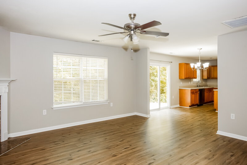 2,355/Mo, 14130 Waterlyn Dr Charlotte, NC 28278 Living Room View 2