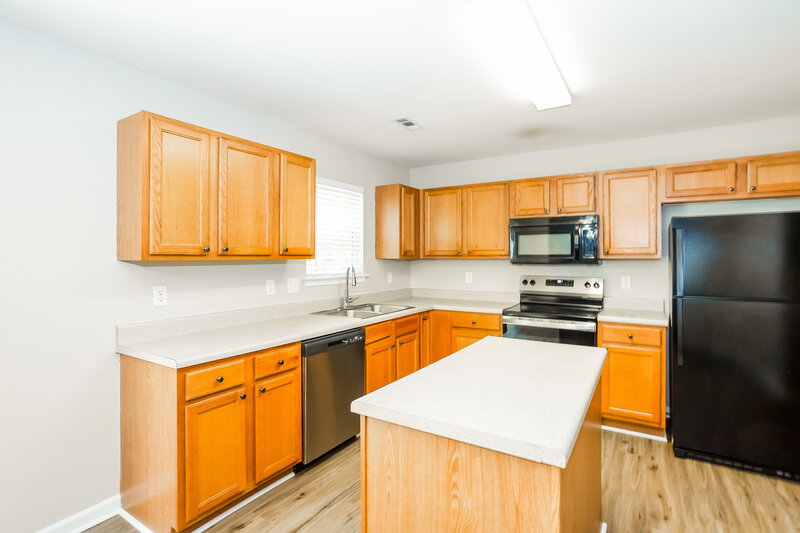 2,355/Mo, 14130 Waterlyn Dr Charlotte, NC 28278 Kitchen View