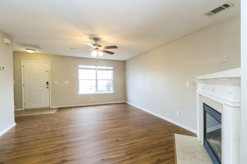 1,860/Mo, 1469 Mandy Place Ct Charlotte, NC 28216 Living Room View