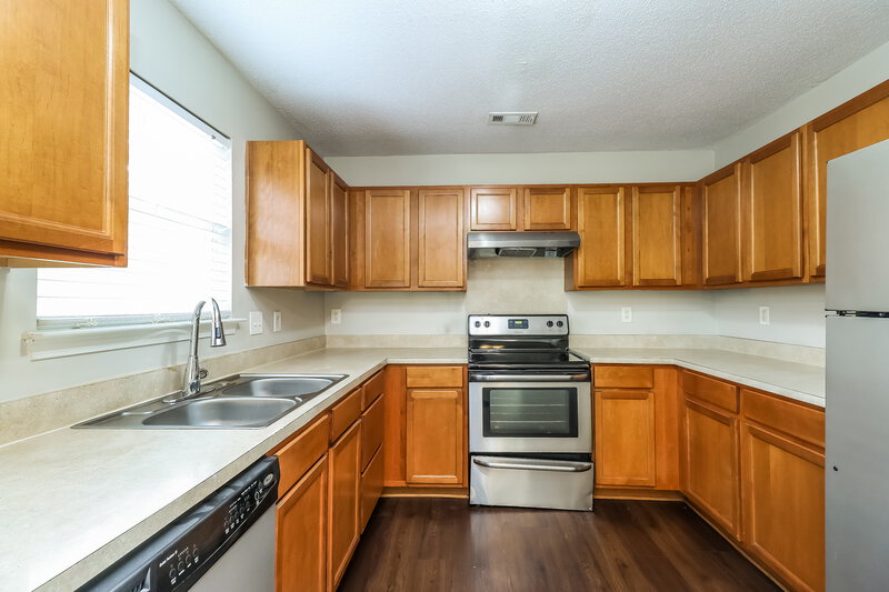 1,860/Mo, 1469 Mandy Place Ct Charlotte, NC 28216 Kitchen View 2