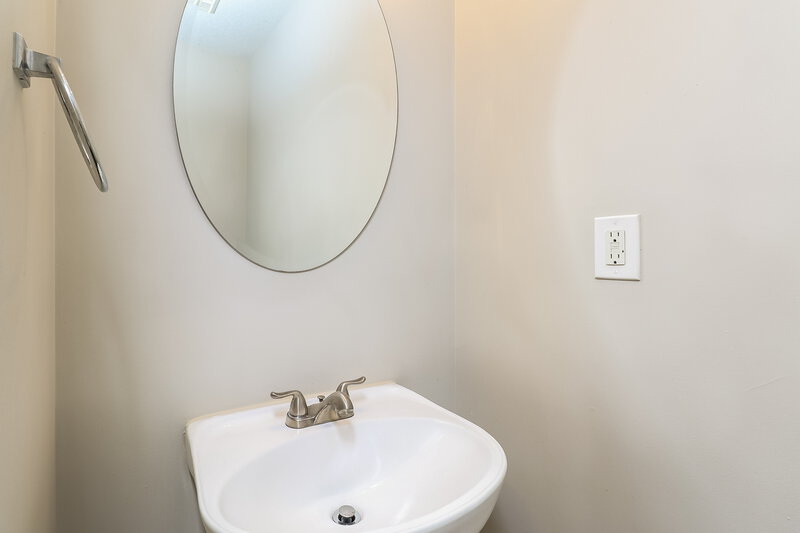 1,860/Mo, 1469 Mandy Place Ct Charlotte, NC 28216 Bathroom View