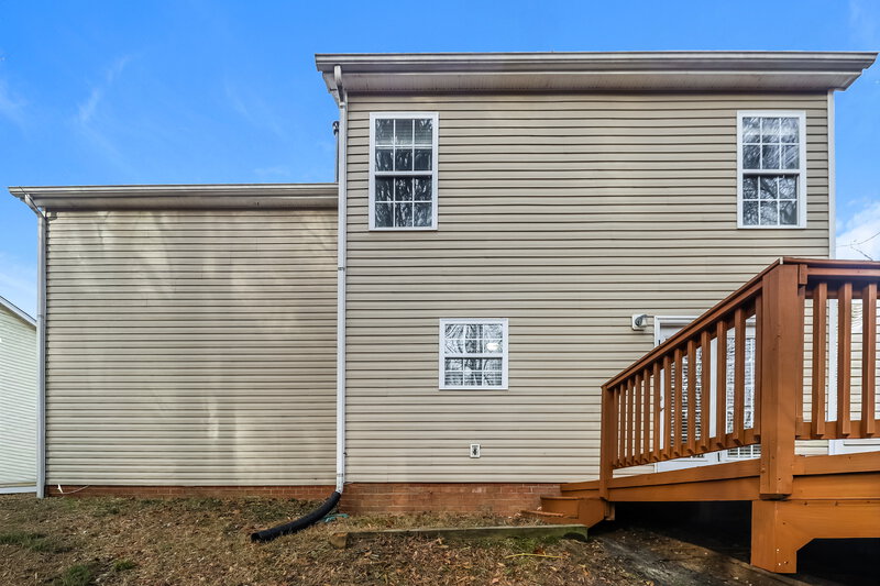 1,860/Mo, 1469 Mandy Place Ct Charlotte, NC 28216 Rear View