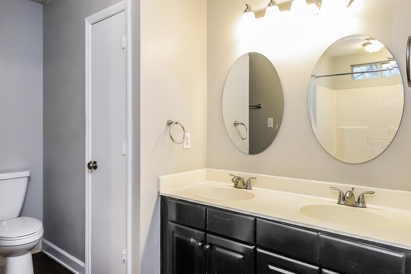 1,750/Mo, 12102 Kempshott Ct Charlotte, NC 28273 Bathroom View