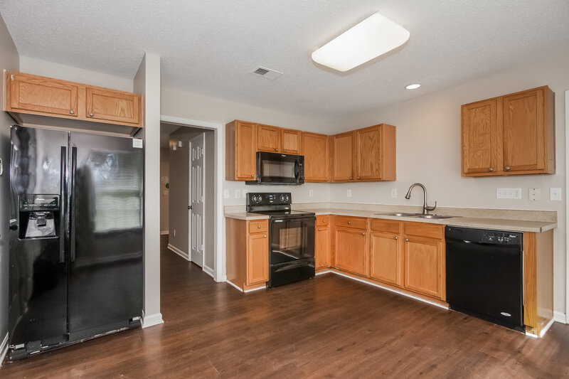 1,985/Mo, 6114 Patric Alan Ct Charlotte, NC 28216 Kitchen View 2