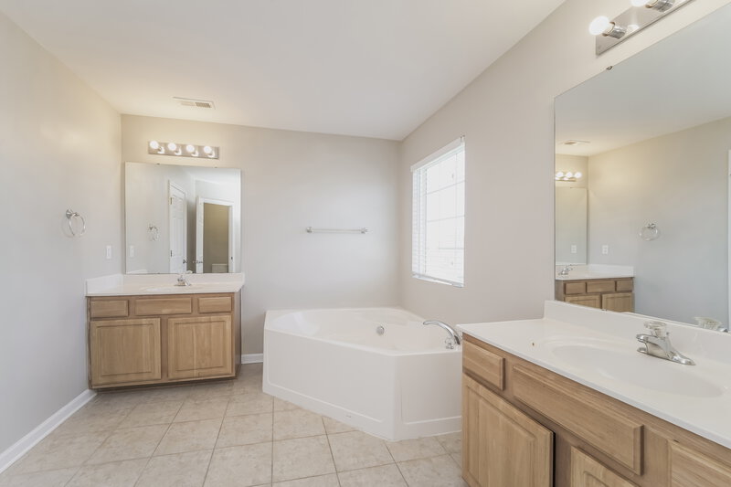 2,410/Mo, 2908 Clover Rd NW Concord, NC 28027 Main Bathroom View
