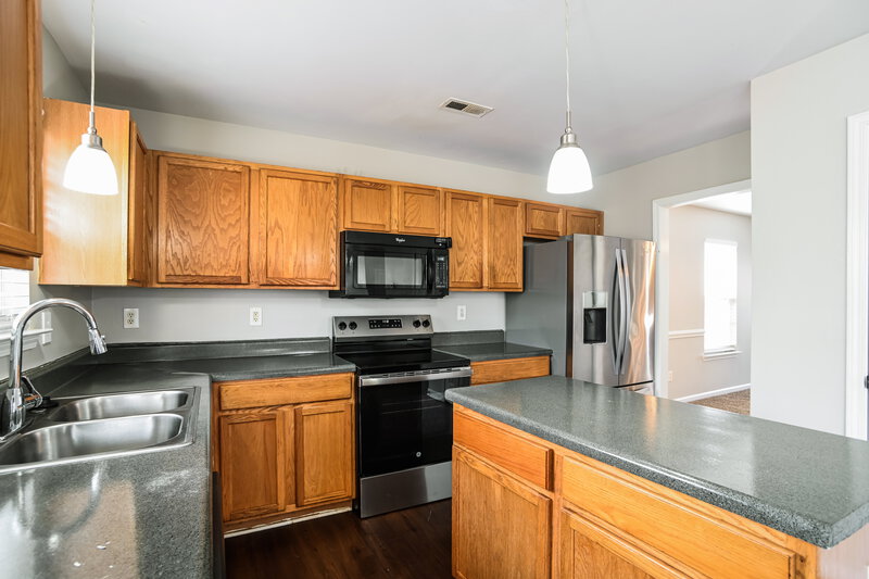 2,065/Mo, 3313 Valerie Dr Charlotte, NC 28216 Kitchen View 3