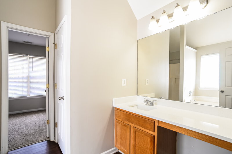 2,065/Mo, 3313 Valerie Dr Charlotte, NC 28216 Main Bathroom View