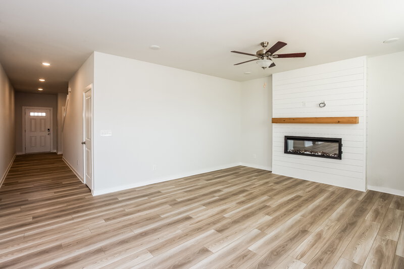 2,410/Mo, 565 Mountain View Dr Monroe, NC 28110 Living Room View 2