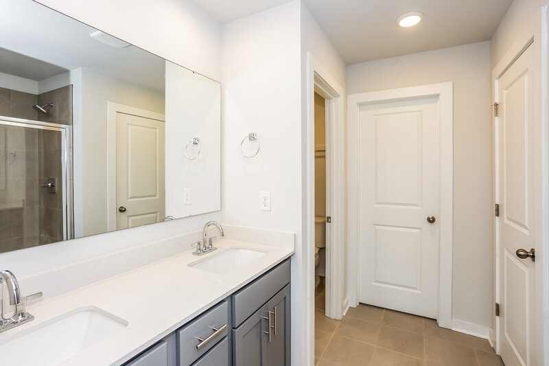 2,410/Mo, 565 Mountain View Dr Monroe, NC 28110 Main Bathroom View