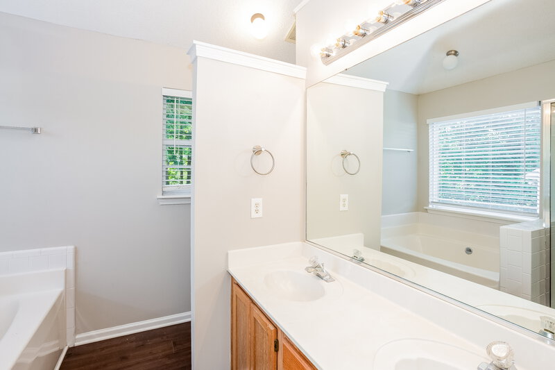 1,995/Mo, 8502 Conner Ridge Ln Charlotte, NC 28269 Main Bathroom View