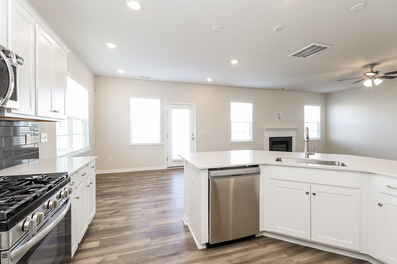 2,415/Mo, 1639 Swallow Tail Dr Belmont, NC 28012 Kitchen View