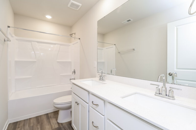 2,415/Mo, 1639 Swallow Tail Dr Belmont, NC 28012 Main Bathroom View 2