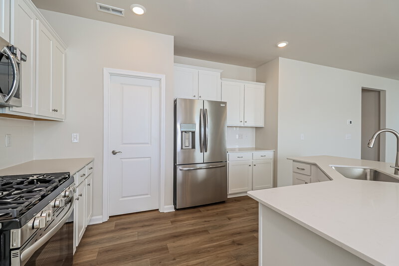 2,195/Mo, 1613 Swallow Tail Dr Belmont, NC 28012 Kitchen View 2