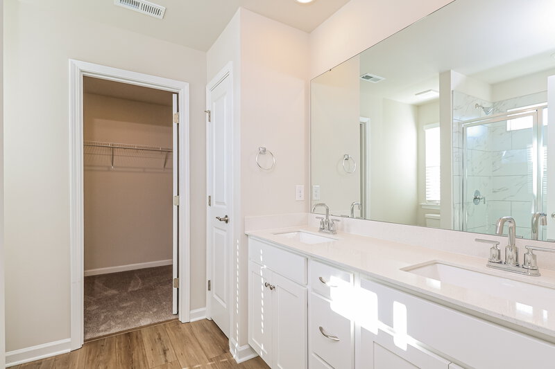 2,195/Mo, 1613 Swallow Tail Dr Belmont, NC 28012 Main Bathroom View