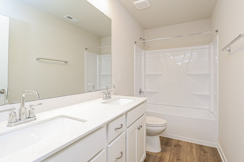 2,195/Mo, 1613 Swallow Tail Dr Belmont, NC 28012 Bathroom View