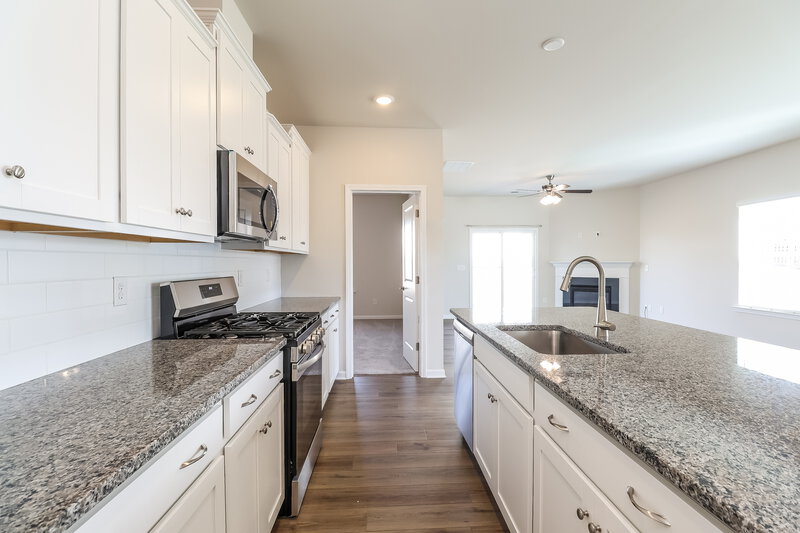 2,430/Mo, 1641 Swallow Tail Dr Belmont, NC 28012 Kitchen View 2